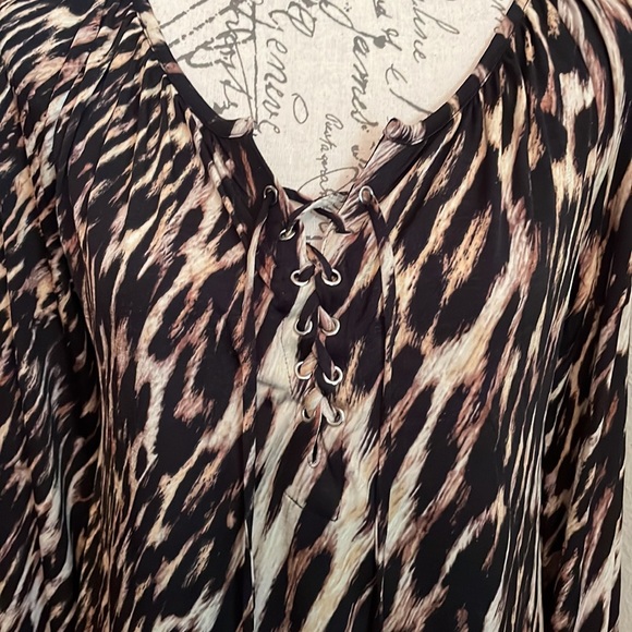 Leopard Print Blouse - Picture 2 of 11